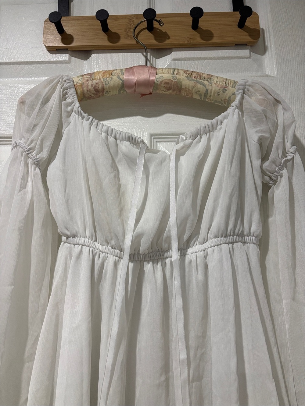 White renaissance dress - Picture 3 of 5